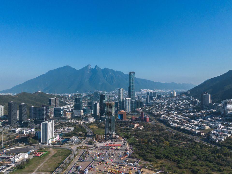 Aerial view of Monterrey, Mexico, a leading manufacturing hub for companies using the shelter model in Mexico