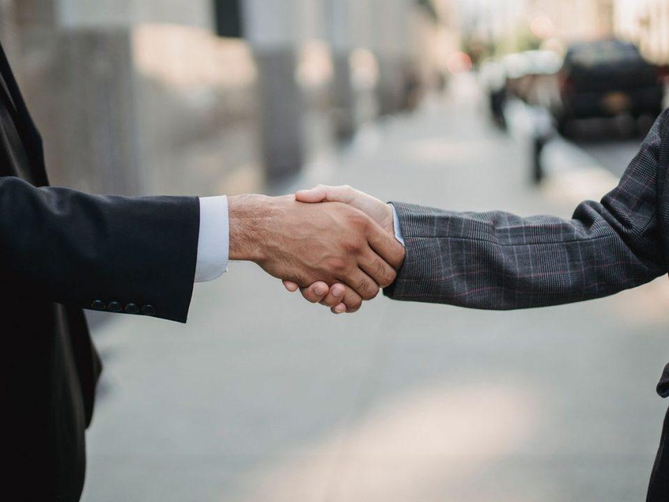 Business professionals shaking hands, representing strong banking relationship management for companies in Mexico